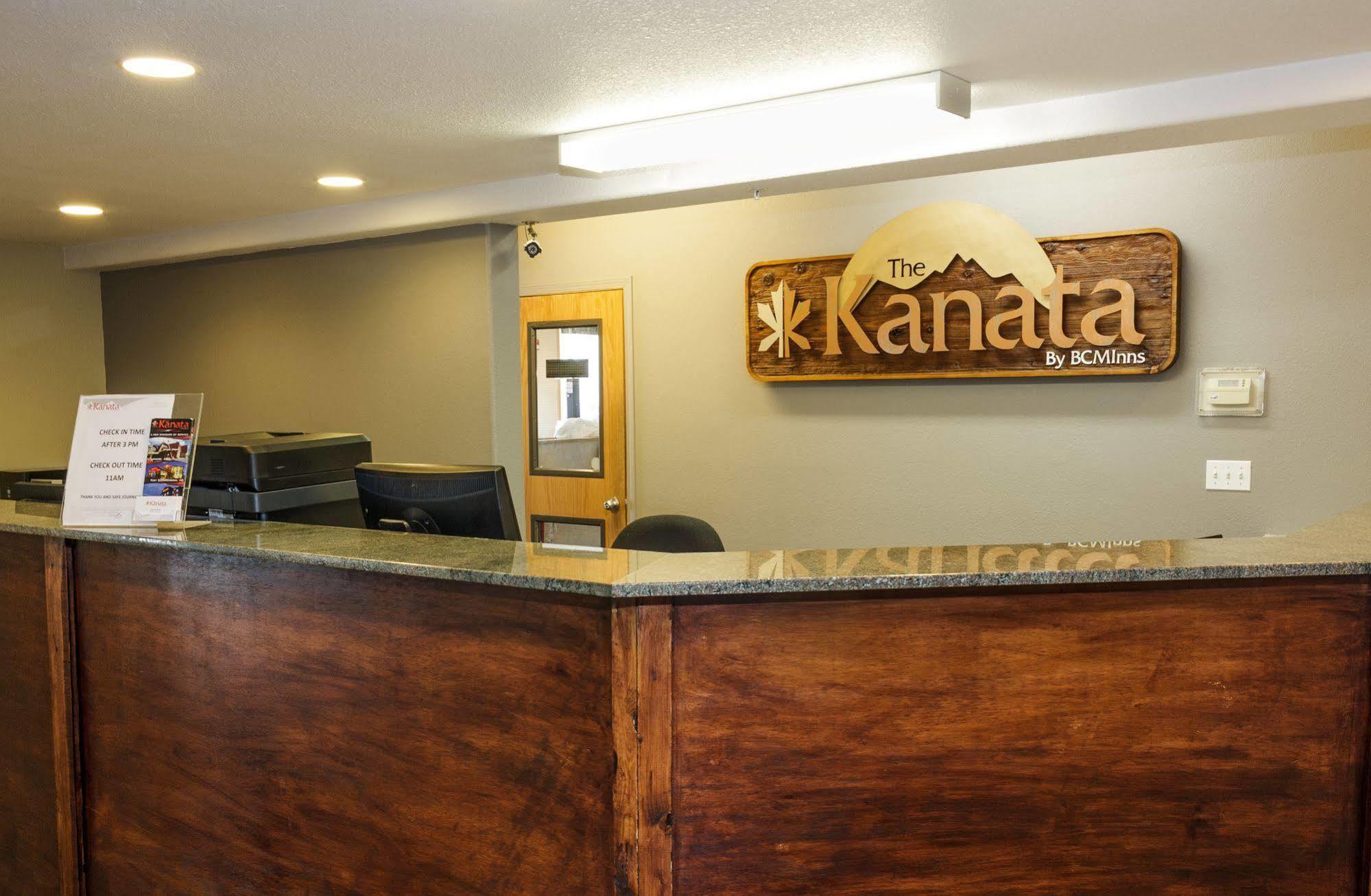 The Kanata Inns Invermere Exterior photo