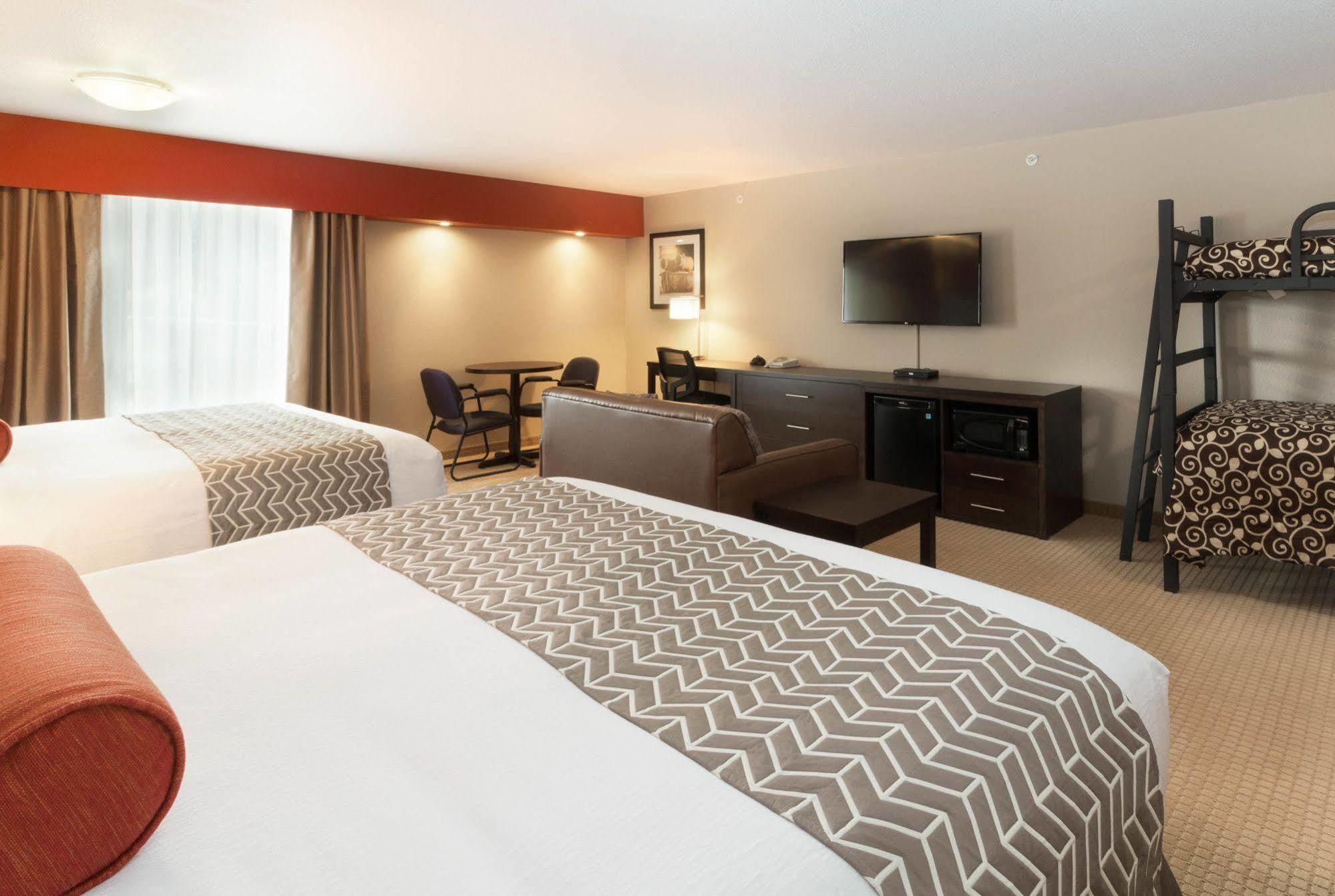 The Kanata Inns Invermere Exterior photo