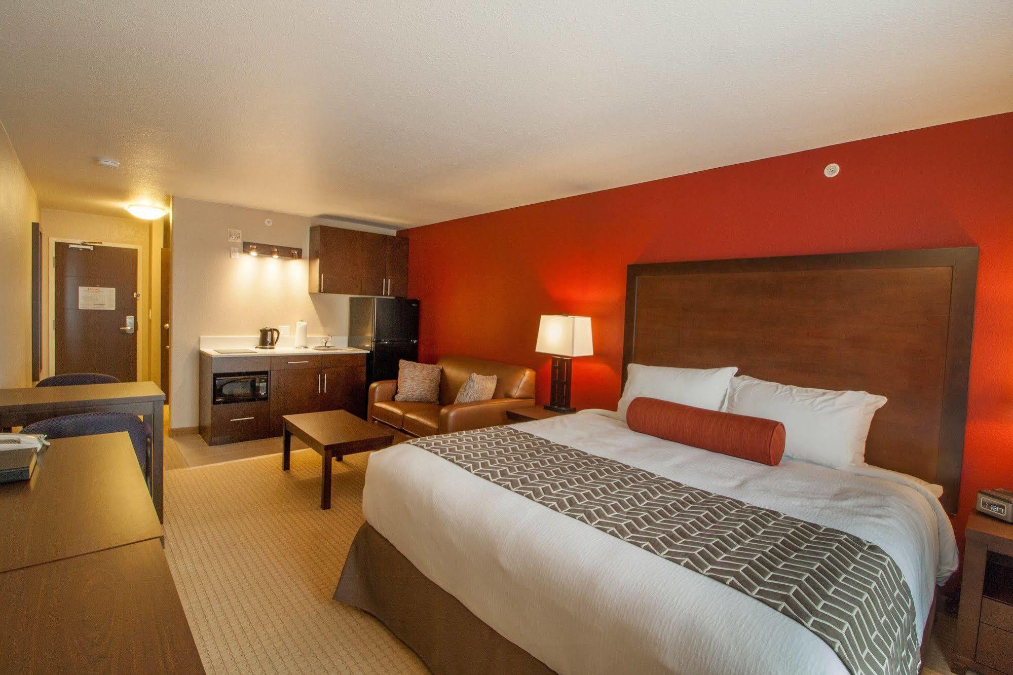 The Kanata Inns Invermere Exterior photo