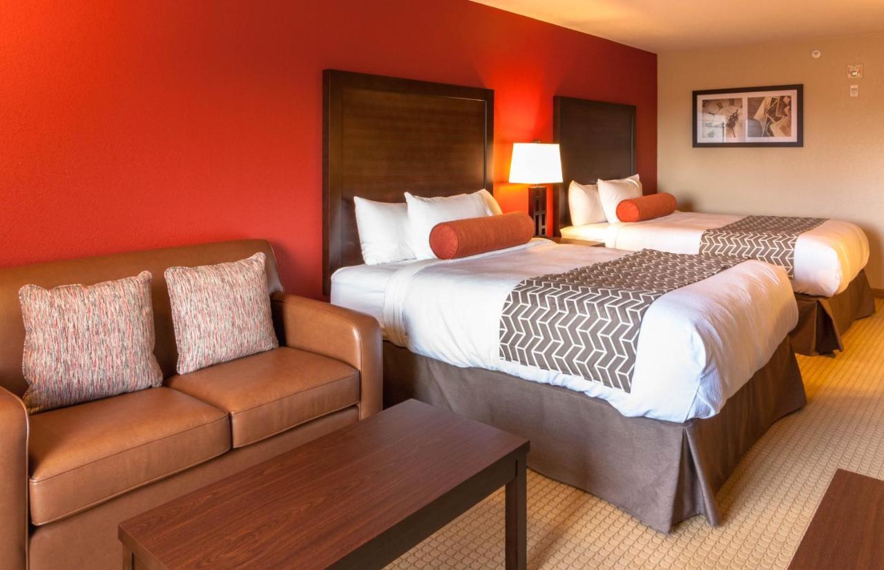 The Kanata Inns Invermere Exterior photo
